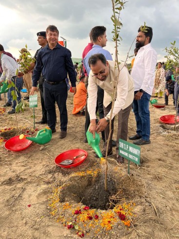 HURL Joins Honorable CM Yogi Adityanath in Historic Plantation Drive Under Ek Ped Maa Ke Naam at Gorakhpur