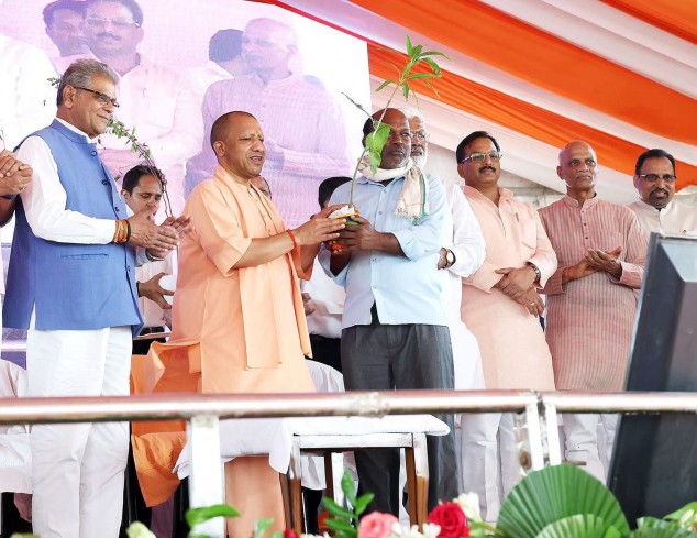HURL Joins Honorable CM Yogi Adityanath in Historic Plantation Drive Under Ek Ped Maa Ke Naam at Gorakhpur