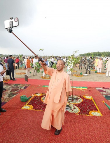 HURL Joins Honorable CM Yogi Adityanath in Historic Plantation Drive Under Ek Ped Maa Ke Naam at Gorakhpur